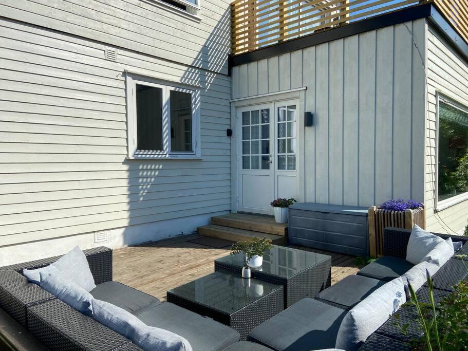 Lys Og Trivelig Leilighet I Larvik Esterno foto